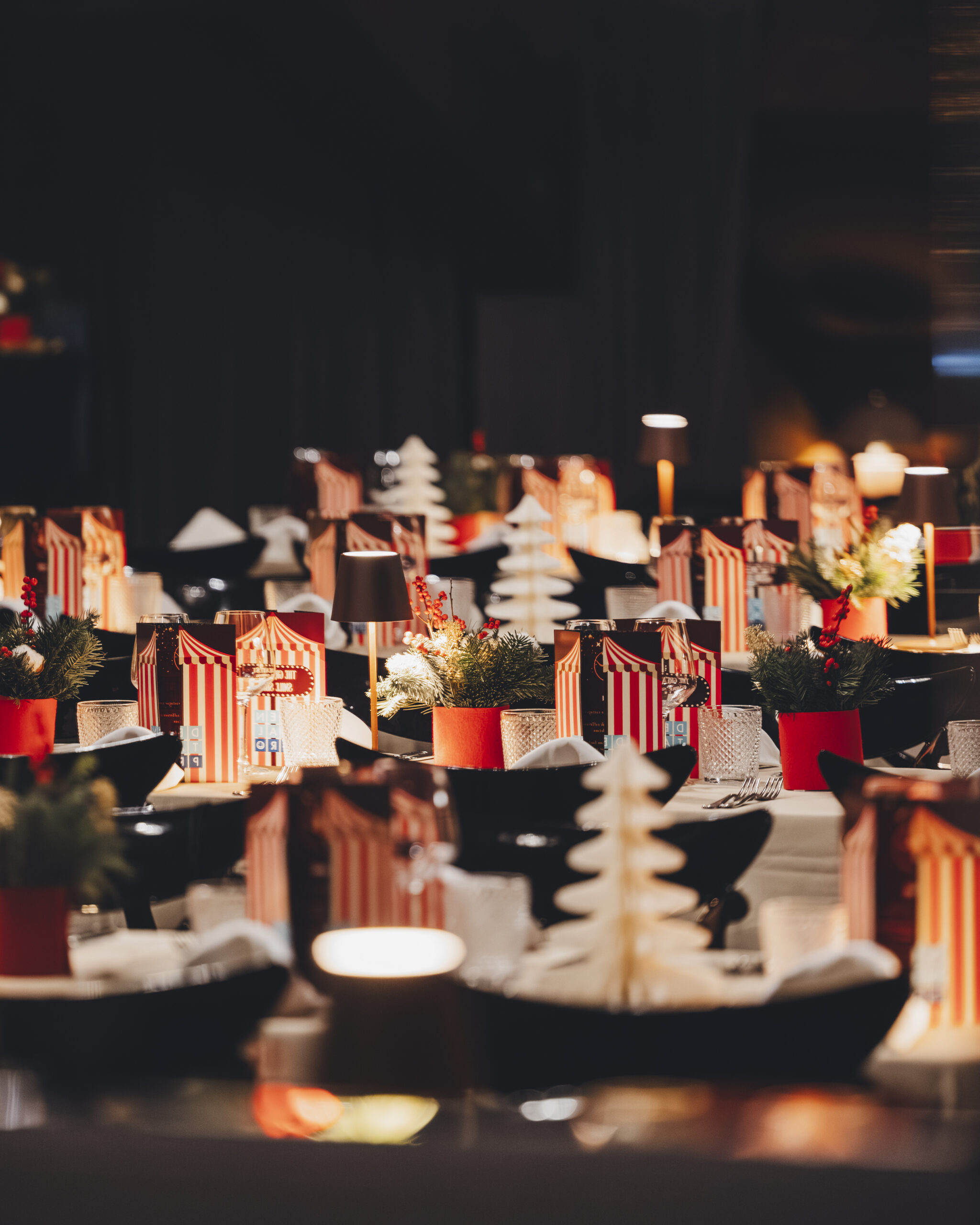 The-Greatest-Smile-Show-Table-setup